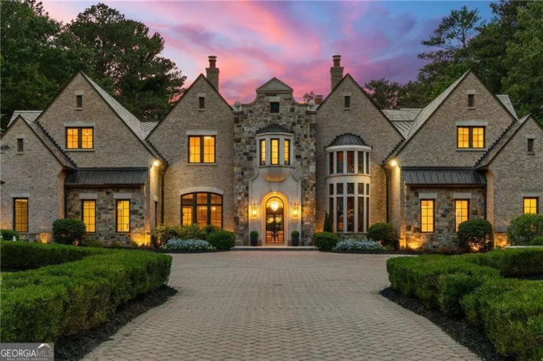 Find a Commercial Real Estate Agent The Complete 2025 Guide to Hiring the Right Expert for Your Business Property Needs